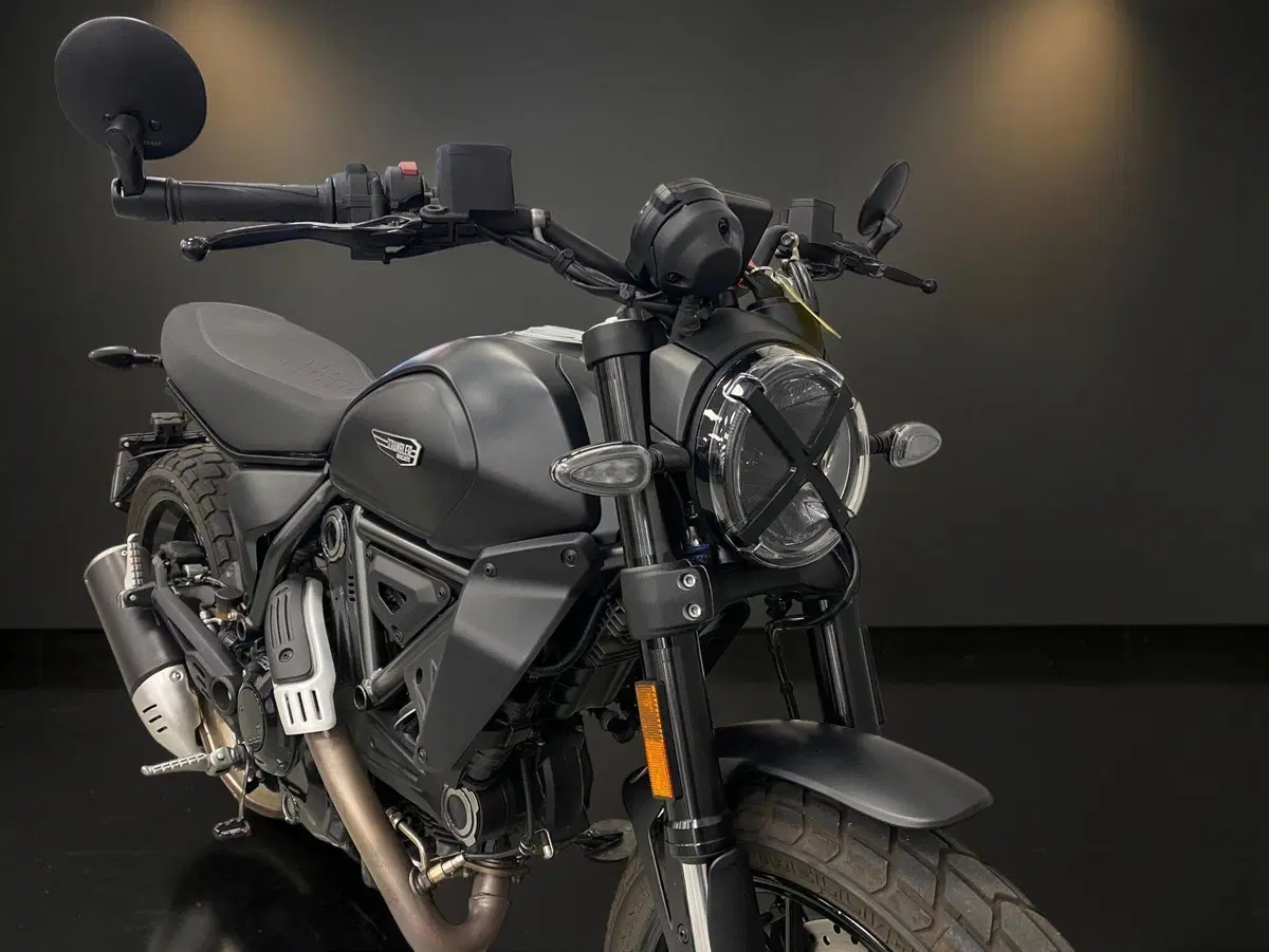 Ducati Scrambler 800 Icon Dark (2025 - 26) (2)