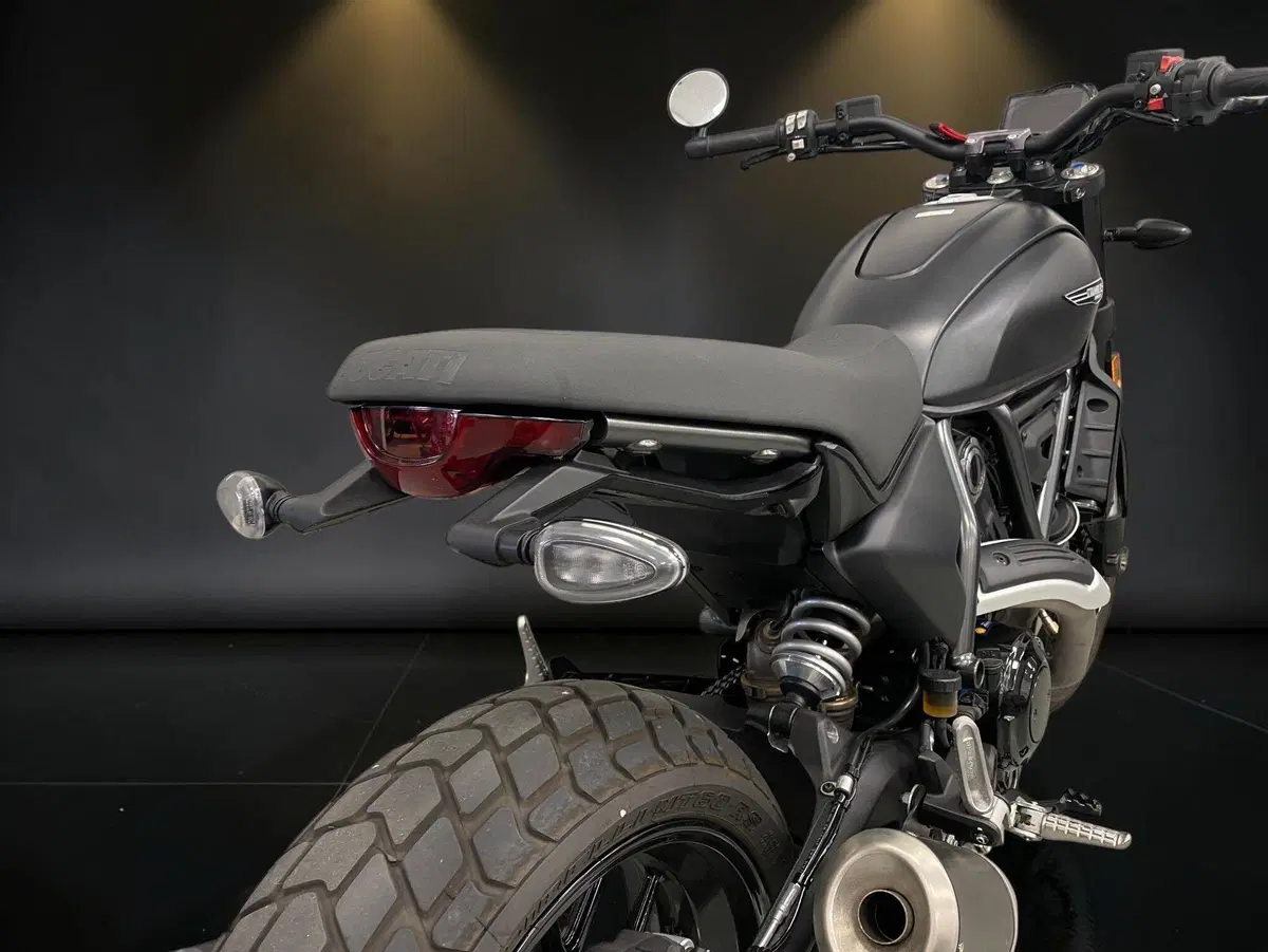 Ducati Scrambler 800 Icon Dark (2025 - 26) (4)