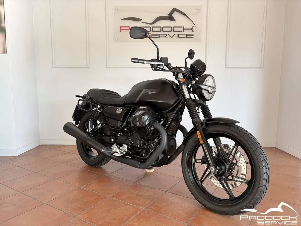 Moto Guzzi V7 Stone (2021 - 24) (2)