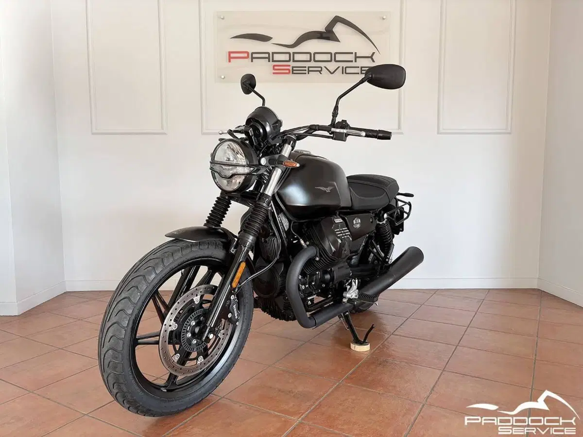Moto Guzzi V7 Stone (2021 - 24) (3)