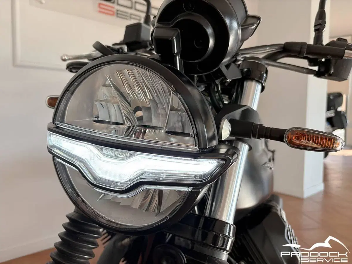 Moto Guzzi V7 Stone (2021 - 24) (7)