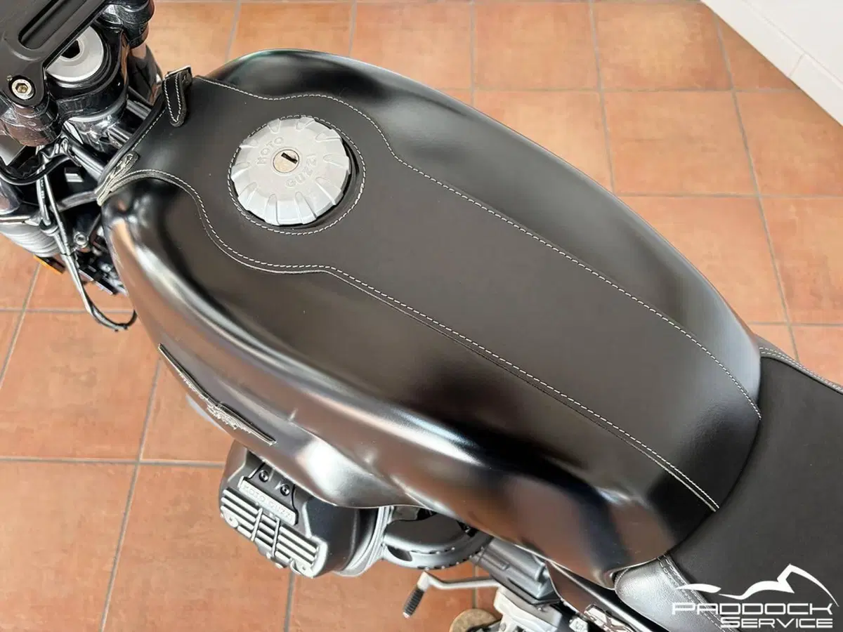 Moto Guzzi V7 Stone (2021 - 24) (8)