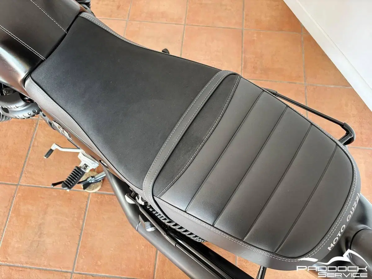 Moto Guzzi V7 Stone (2021 - 24) (9)