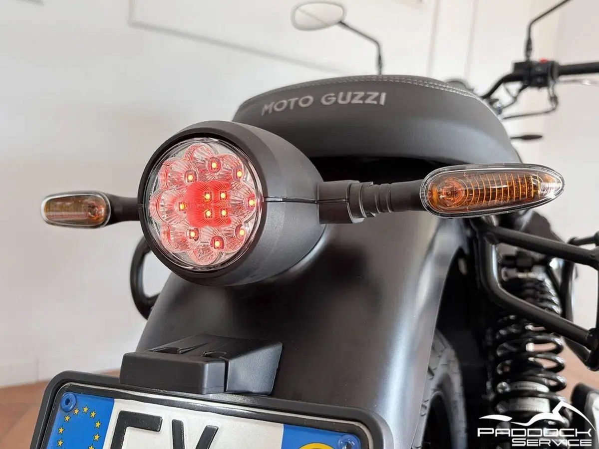 Moto Guzzi V7 Stone (2021 - 24) (10)