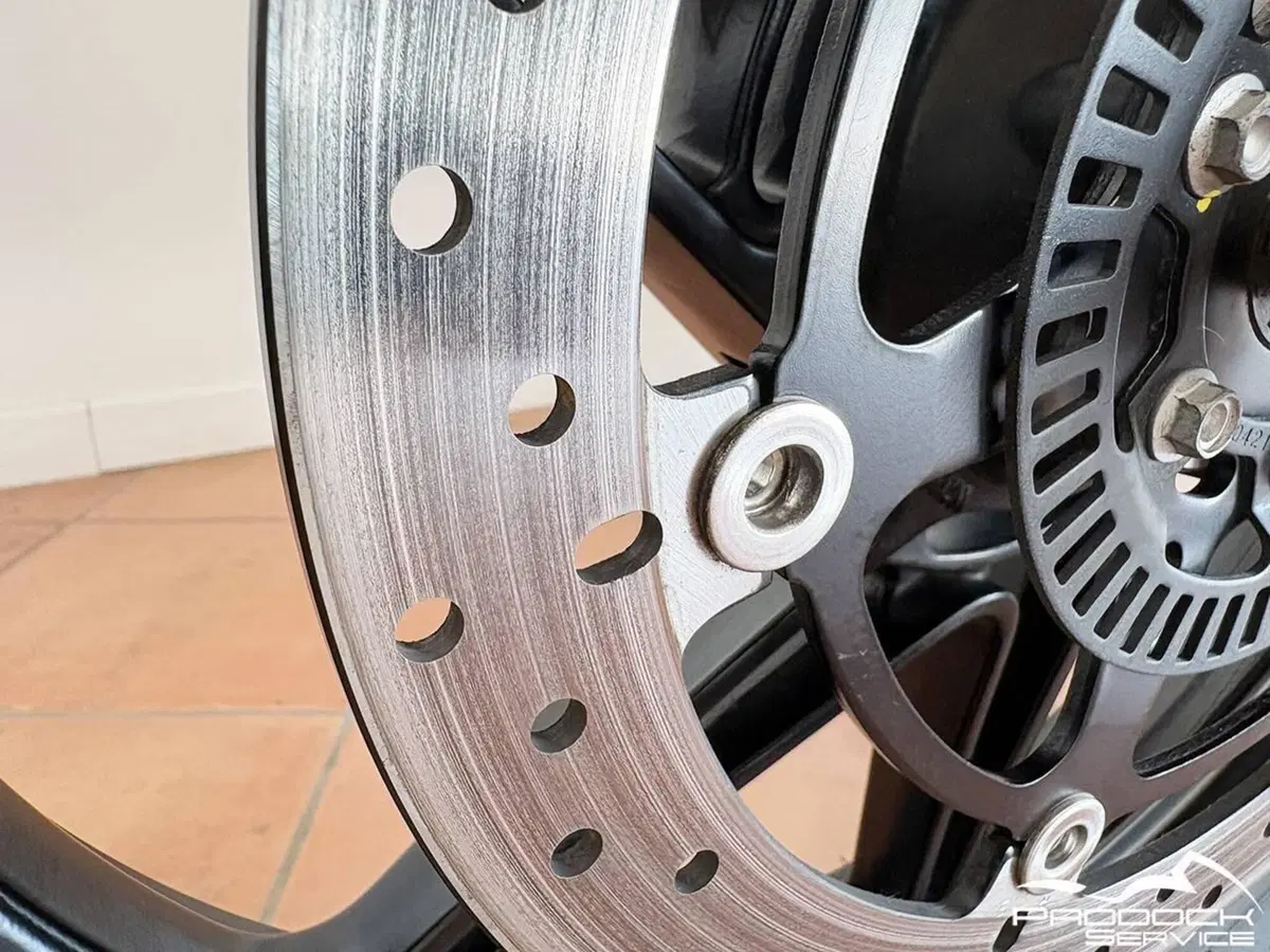 Moto Guzzi V7 Stone (2021 - 24) (16)