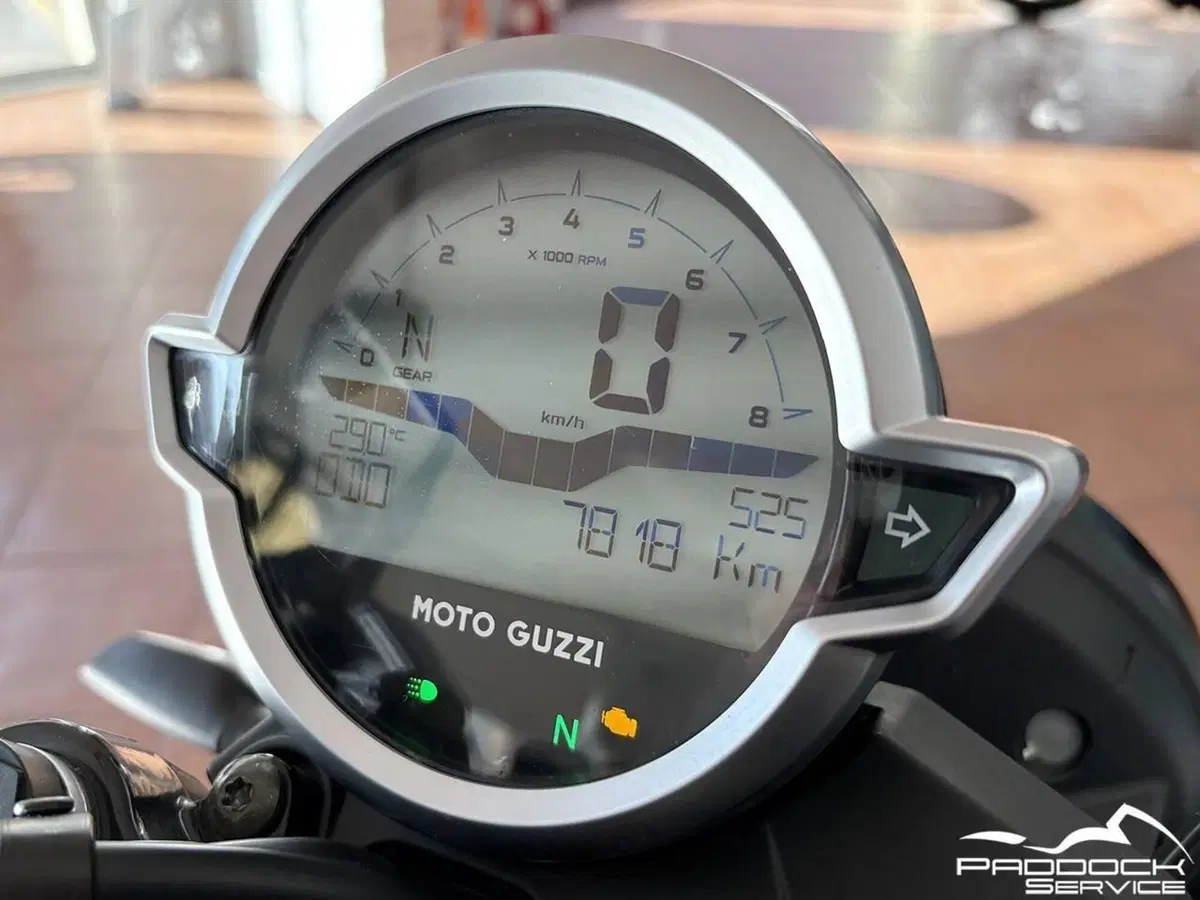 Moto Guzzi V7 Stone (2021 - 24) (17)