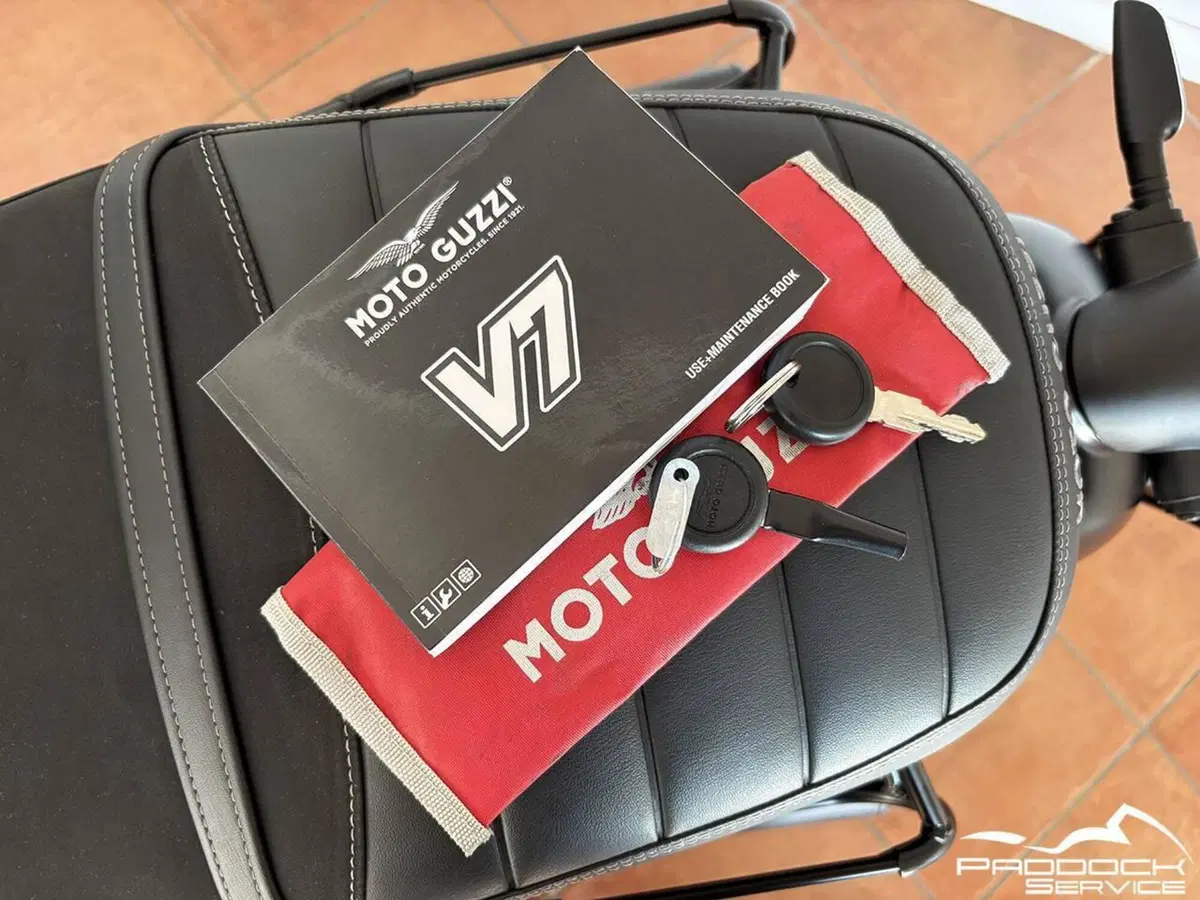Moto Guzzi V7 Stone (2021 - 24) (18)