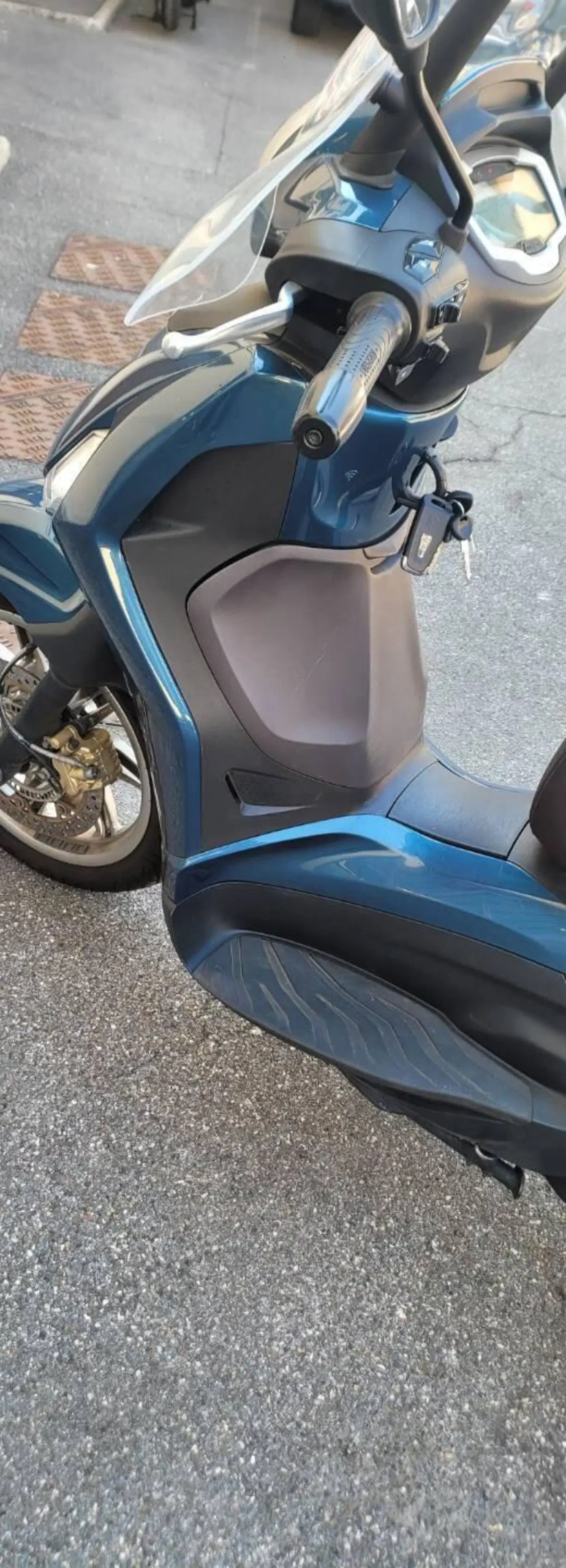 Piaggio Beverly 400 (2025 - 26) (4)