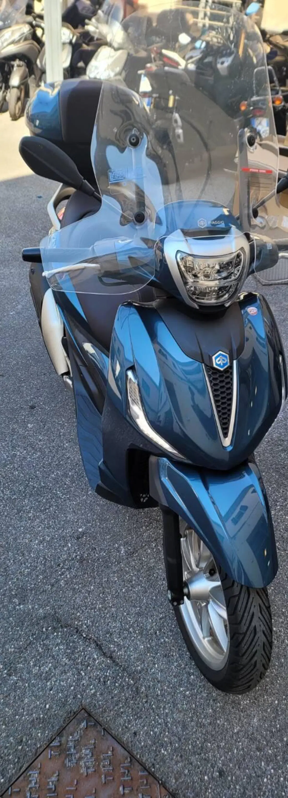 Piaggio Beverly 400 (2025 - 26) (8)