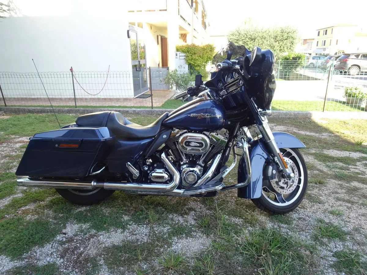 Harley-Davidson 1584 Street Glide (2008 - 10) - FLHX (2)
