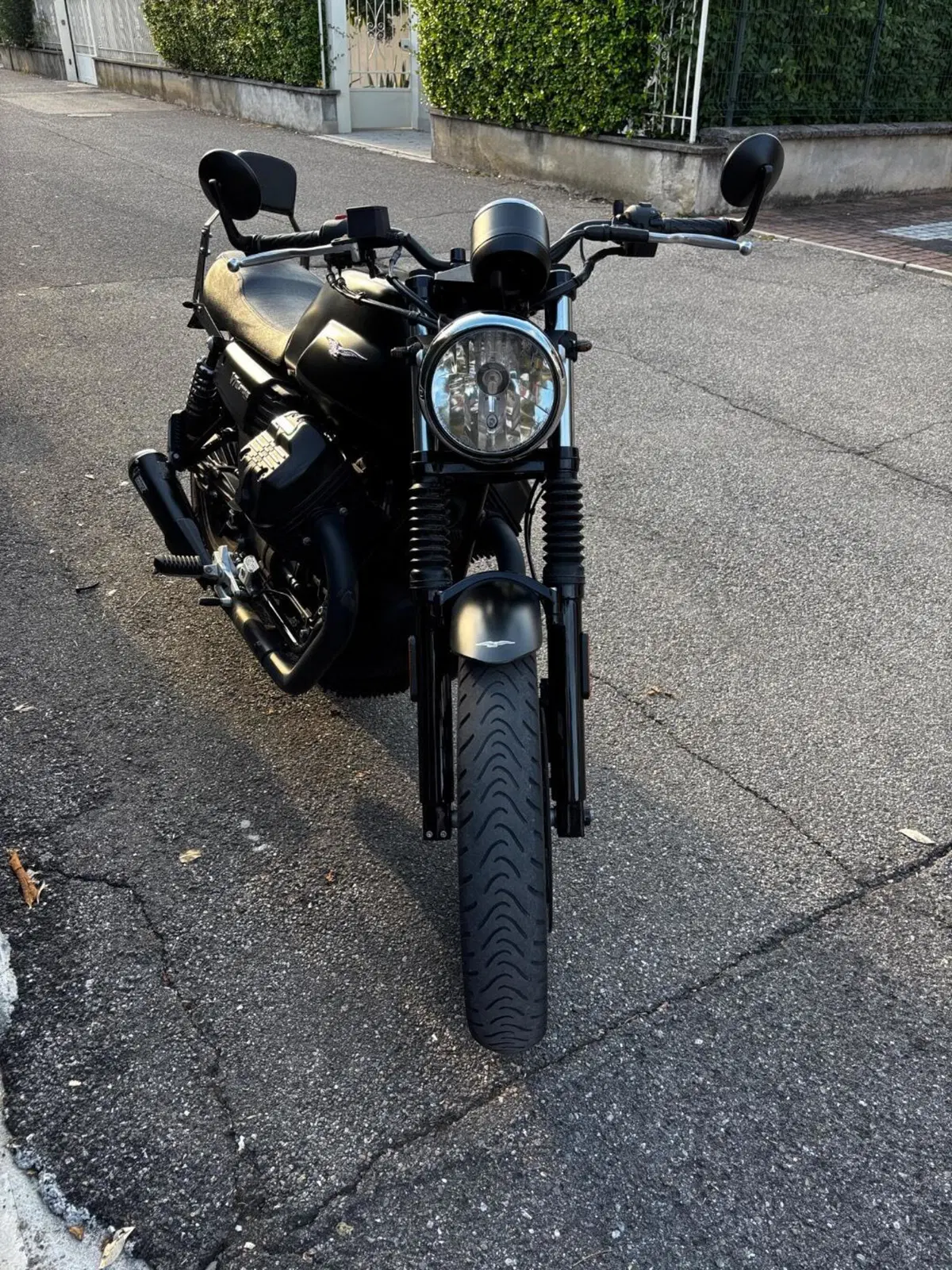 Moto Guzzi V7 III Stone (2017 - 20) (2)