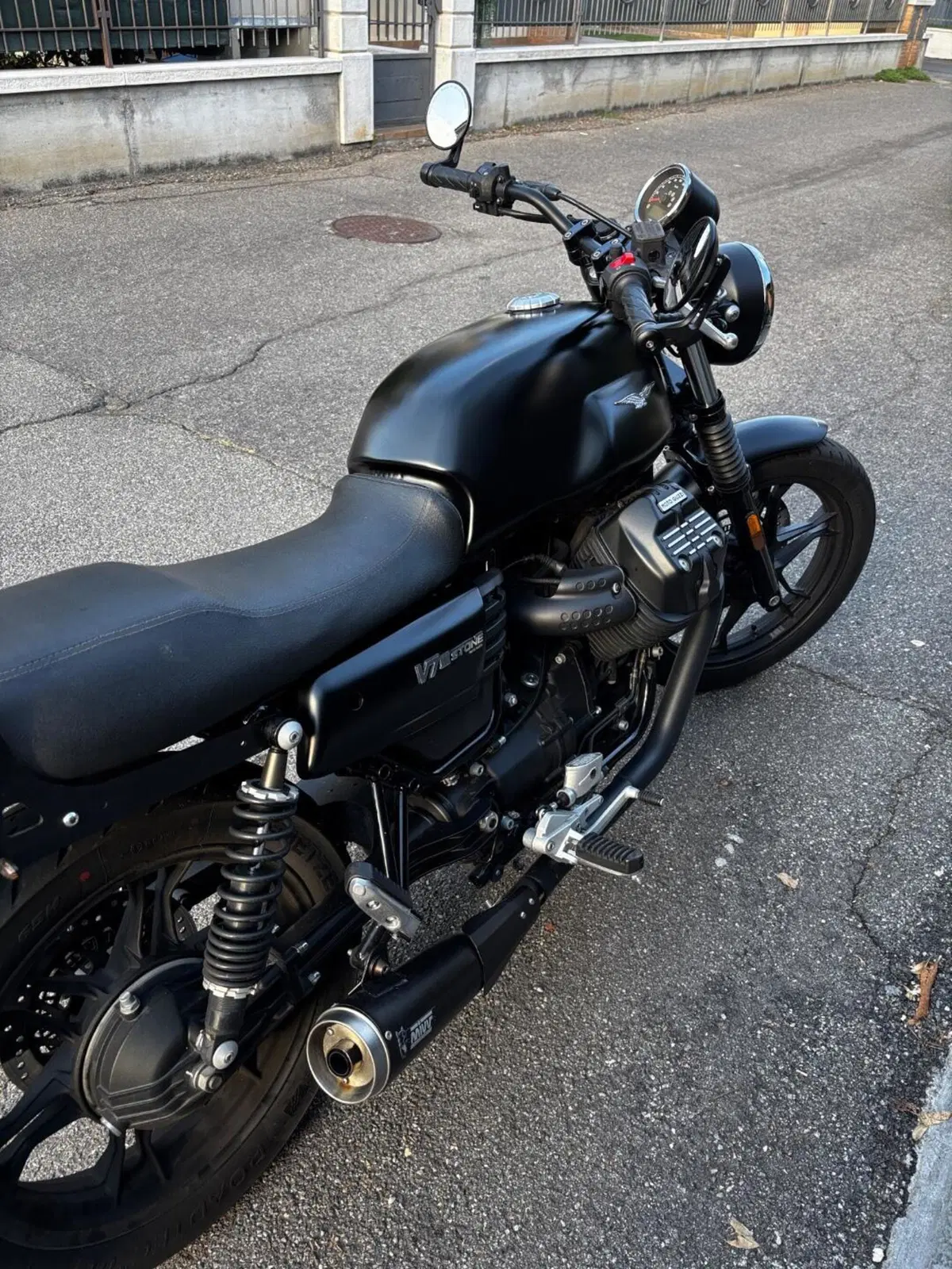 Moto Guzzi V7 III Stone (2017 - 20) (3)