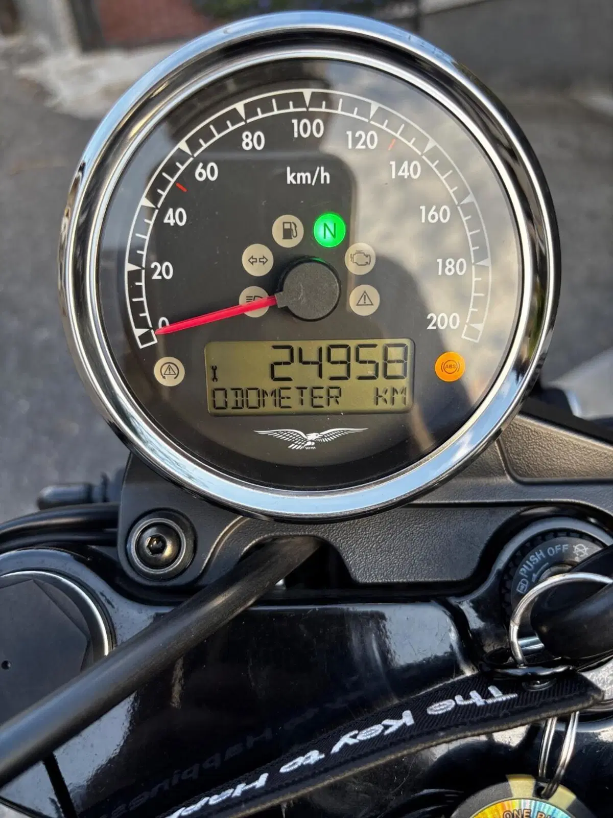 Moto Guzzi V7 III Stone (2017 - 20) (6)