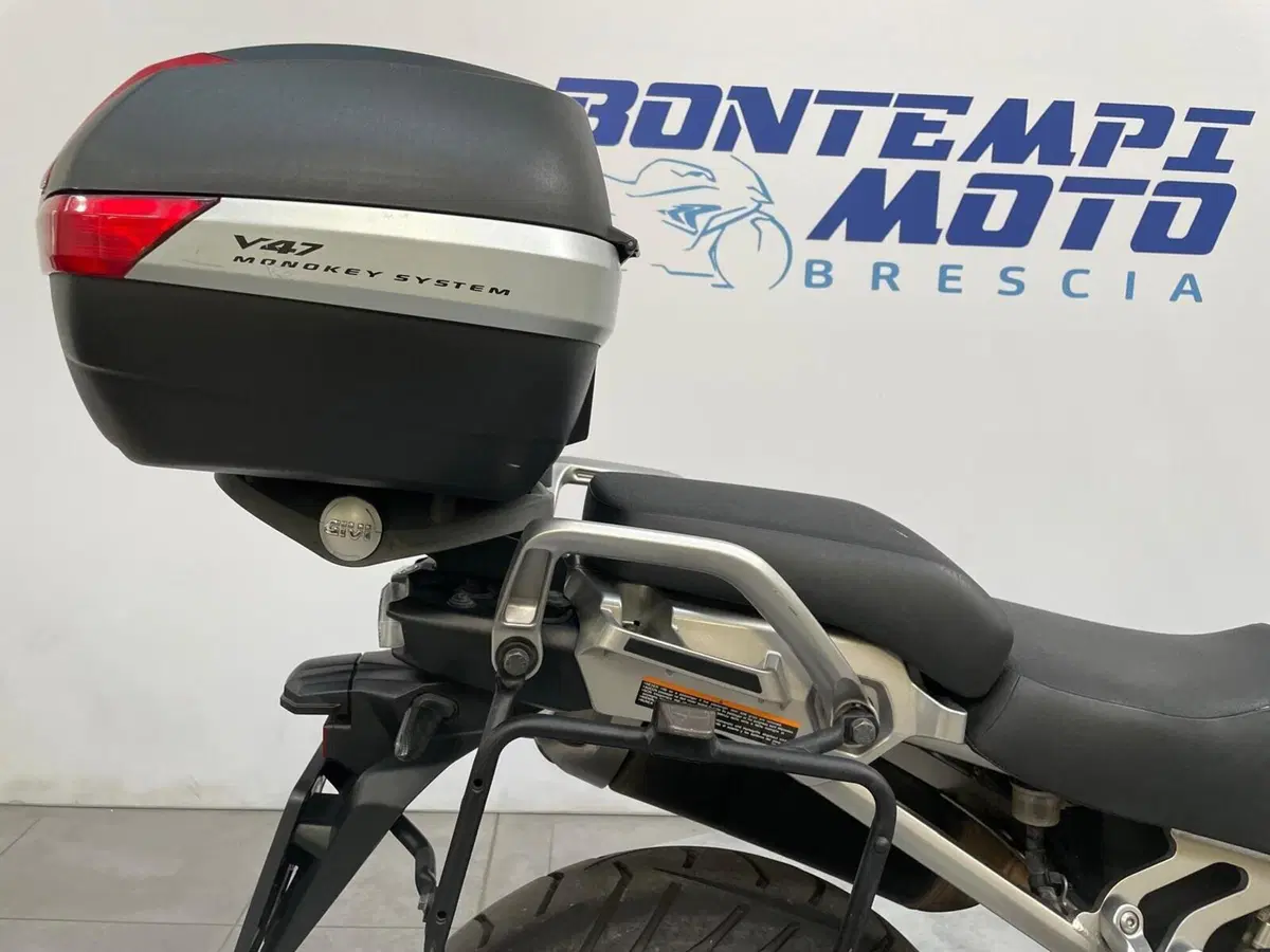 Yamaha XT1200Z Super Ténéré First Edition (2010 - 11) (4)