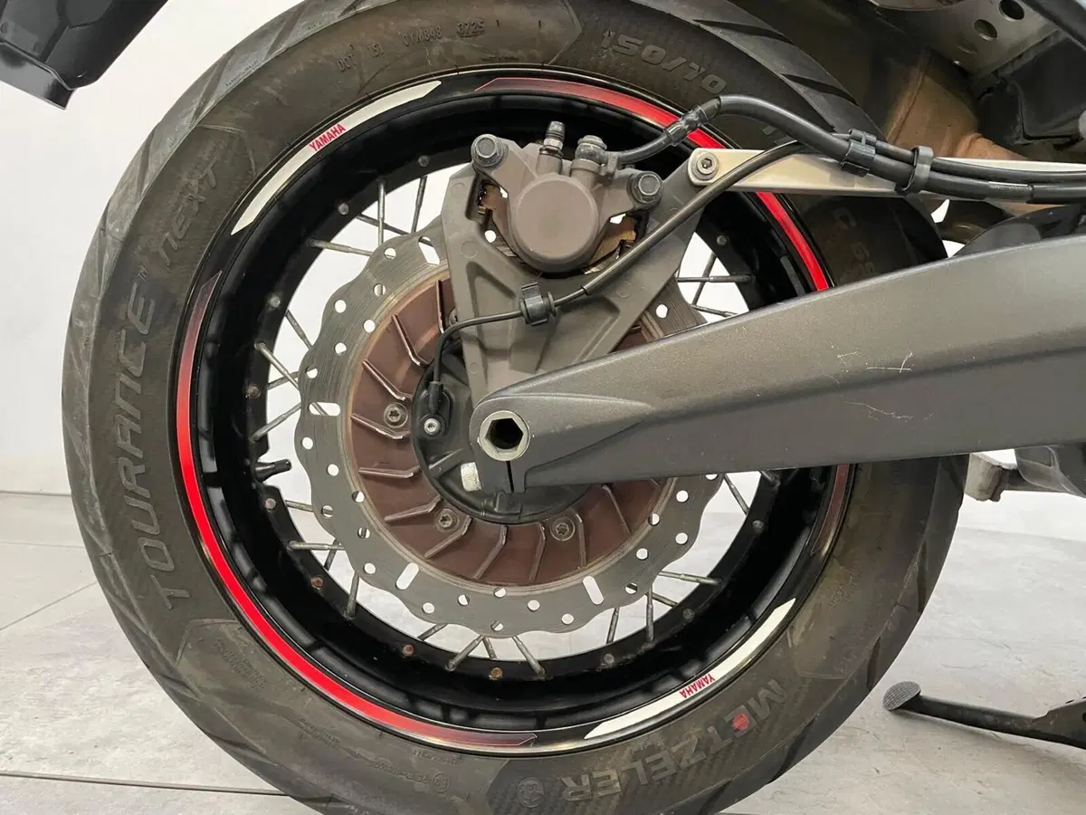 Yamaha XT1200Z Super Ténéré First Edition (2010 - 11) (5)