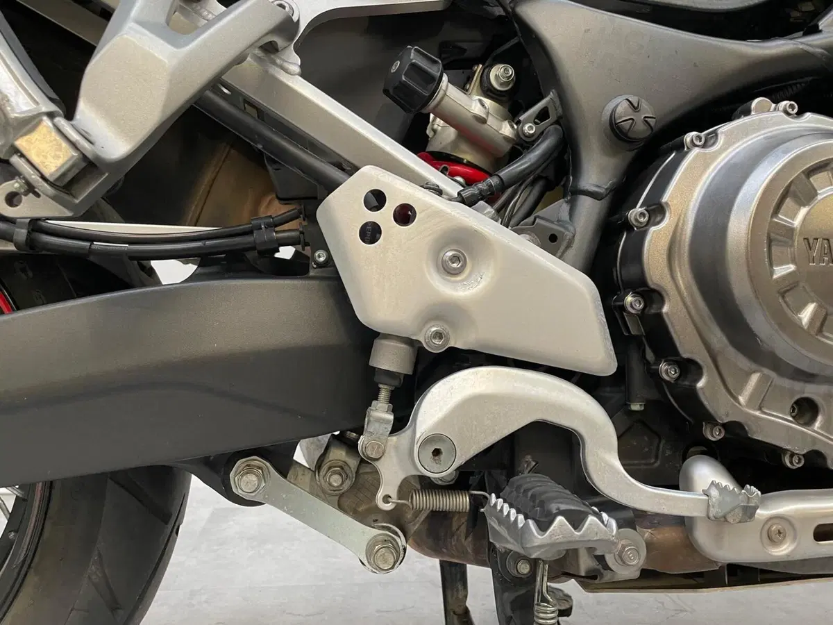 Yamaha XT1200Z Super Ténéré First Edition (2010 - 11) (6)