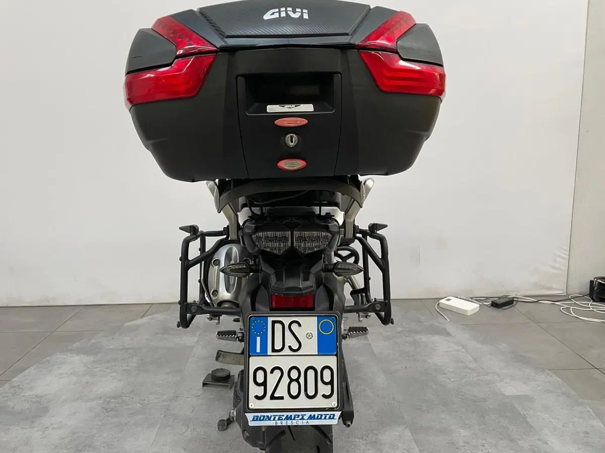 Yamaha XT1200Z Super Ténéré First Edition (2010 - 11) (7)