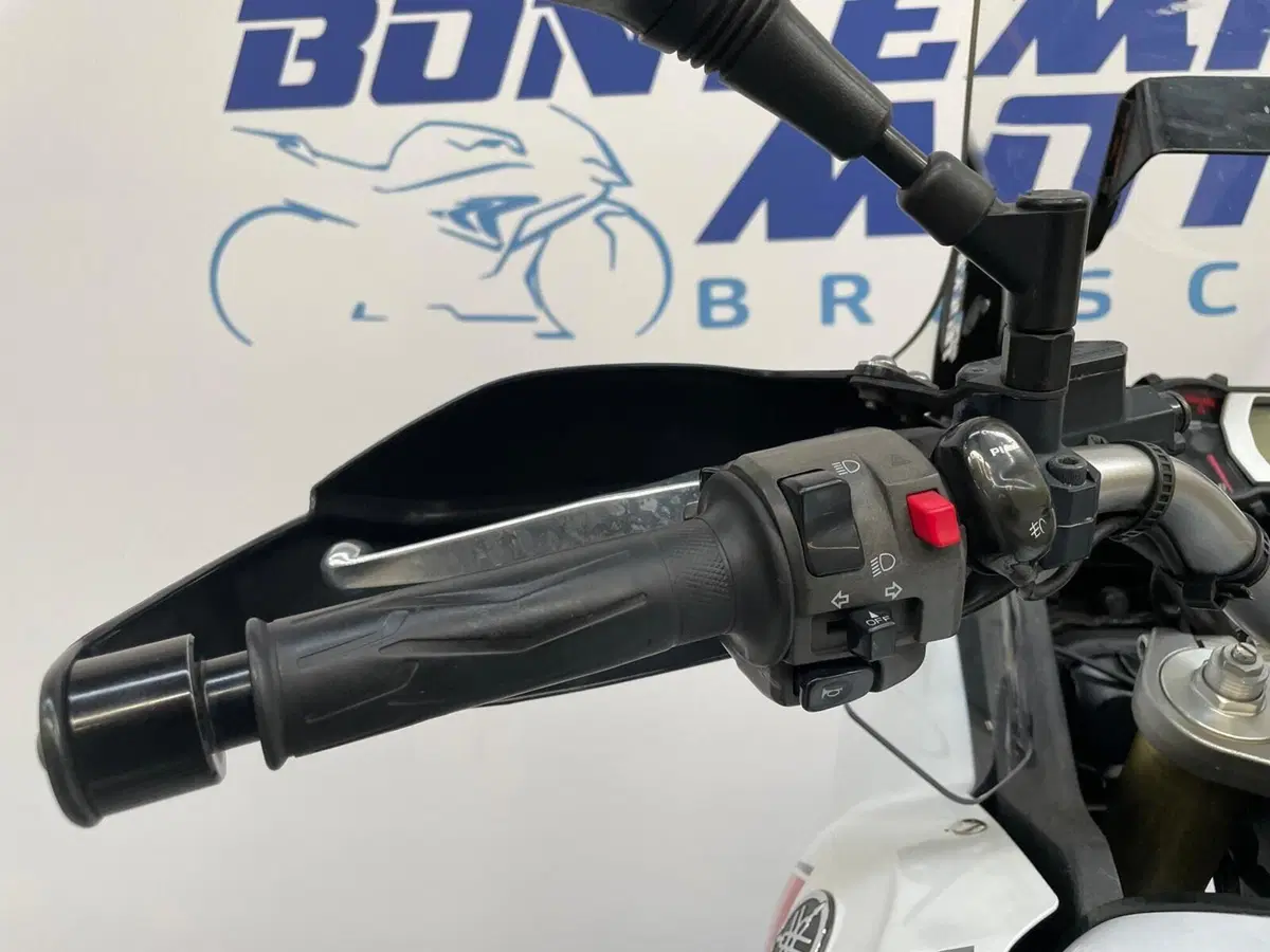 Yamaha XT1200Z Super Ténéré First Edition (2010 - 11) (8)