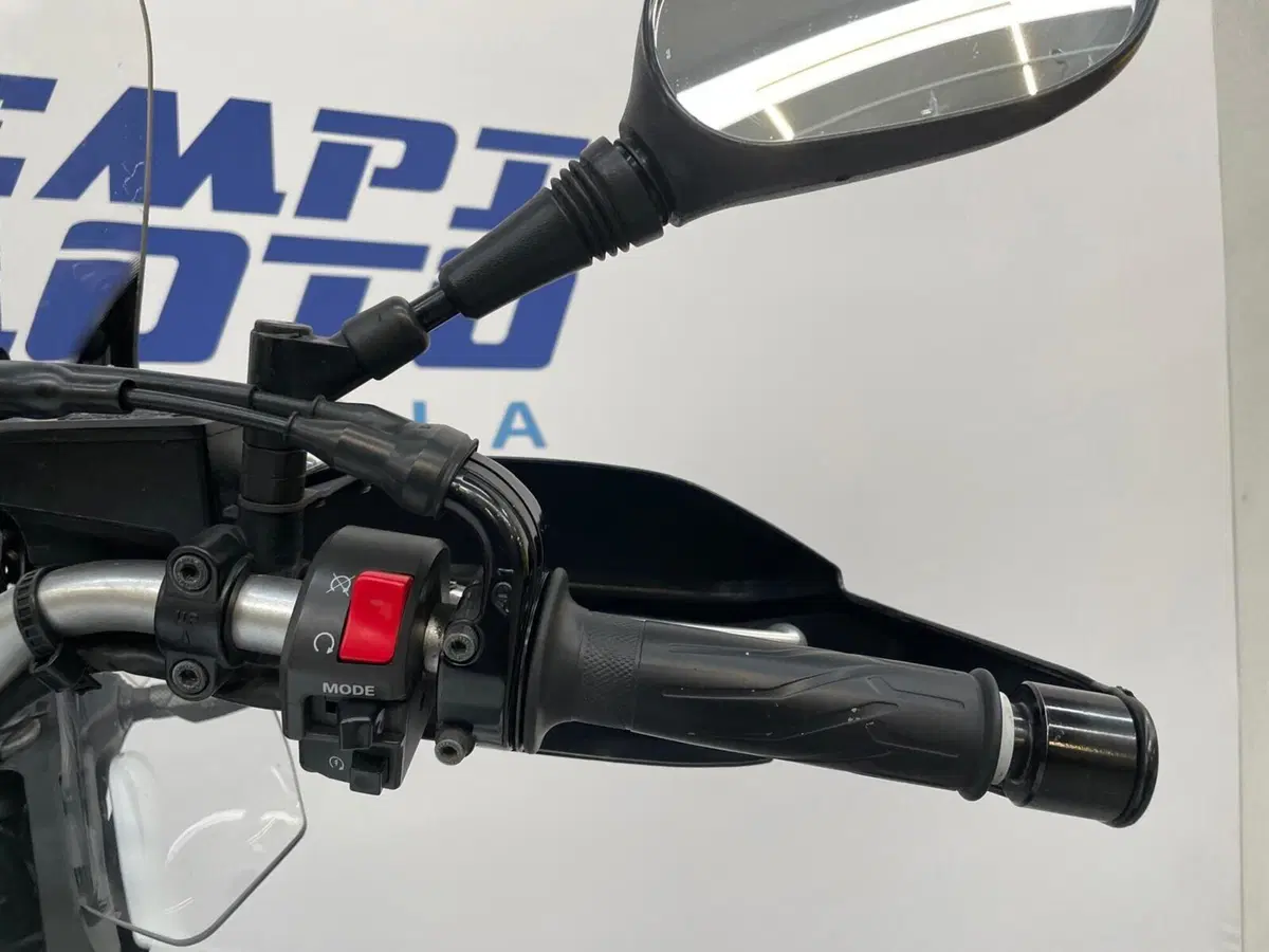 Yamaha XT1200Z Super Ténéré First Edition (2010 - 11) (9)