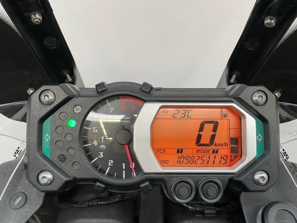 Yamaha XT1200Z Super Ténéré First Edition (2010 - 11) (10)