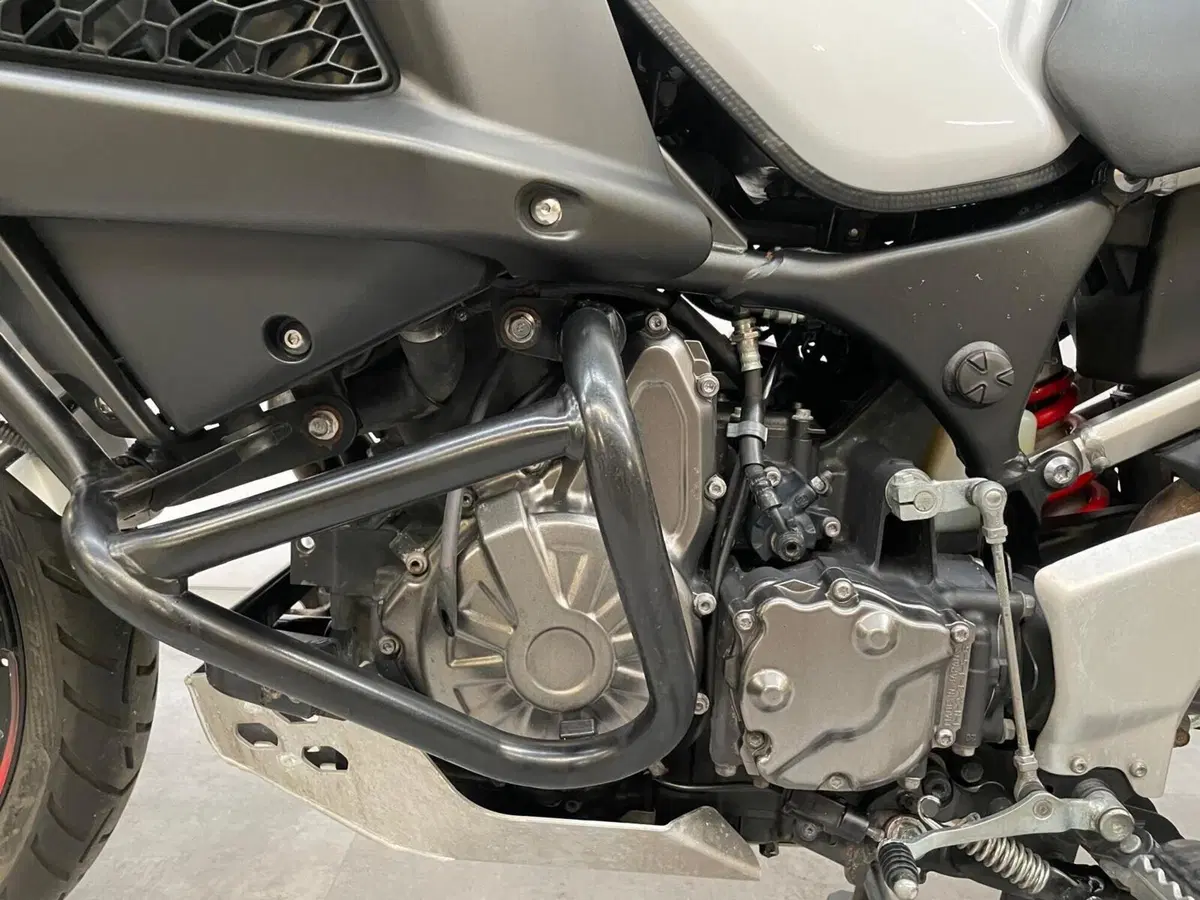 Yamaha XT1200Z Super Ténéré First Edition (2010 - 11) (13)