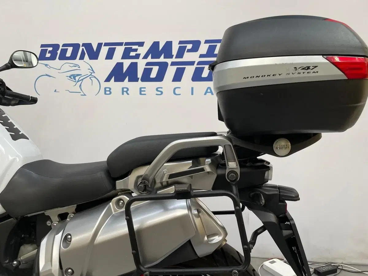 Yamaha XT1200Z Super Ténéré First Edition (2010 - 11) (14)