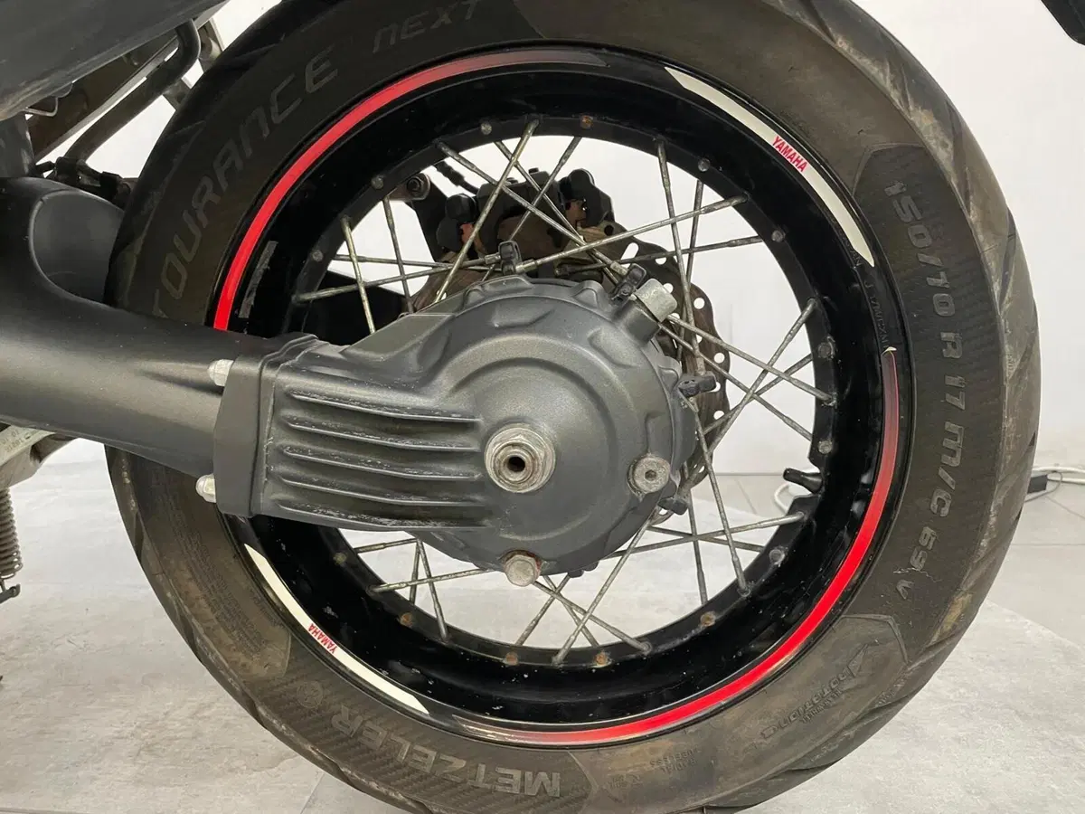 Yamaha XT1200Z Super Ténéré First Edition (2010 - 11) (15)