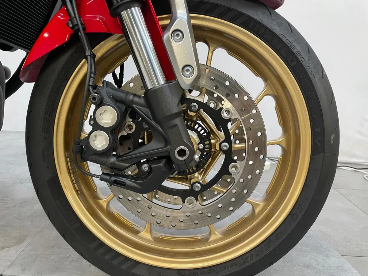 Yamaha XSR 900 ABS (2016 - 20) (14)