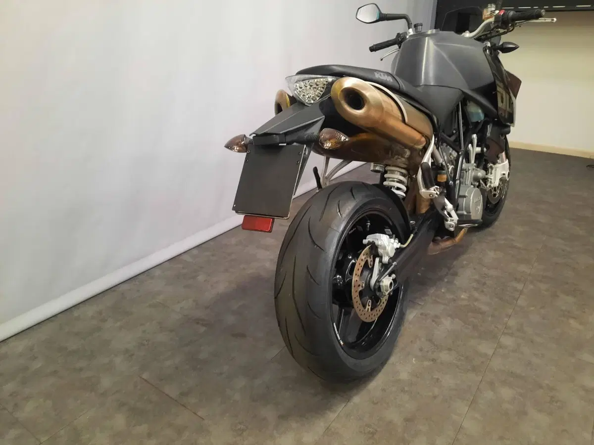 KTM 990 Super Duke (2007 - 11) (13)