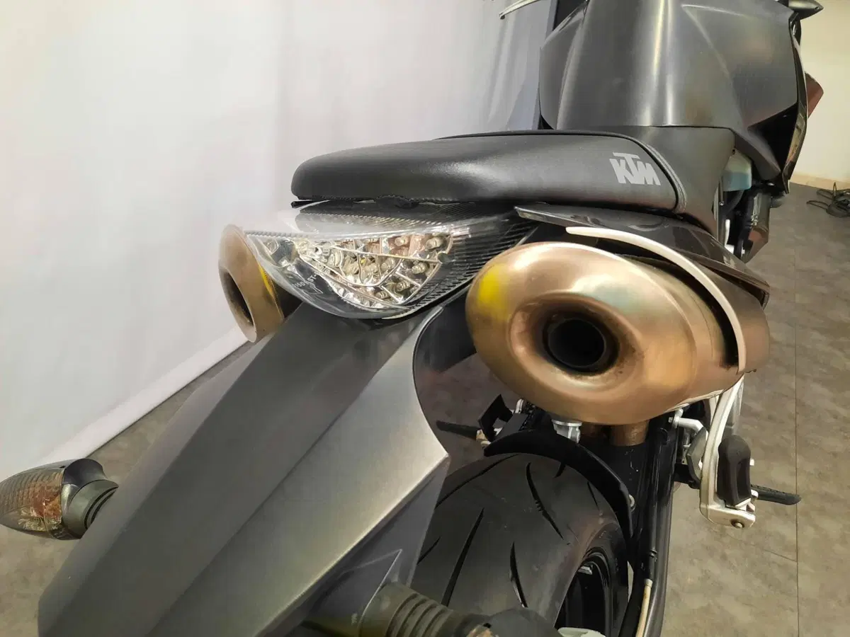 KTM 990 Super Duke (2007 - 11) (14)