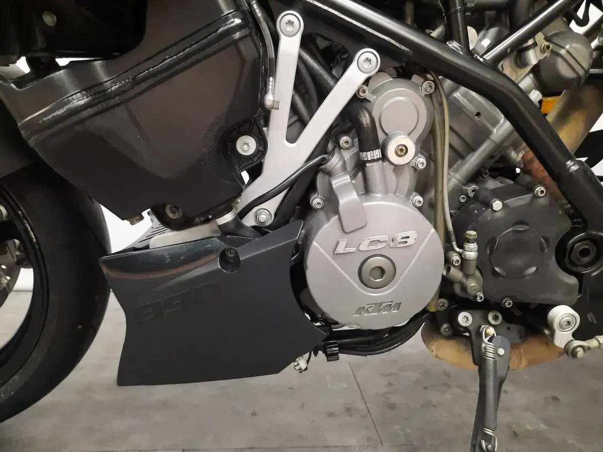 KTM 990 Super Duke (2007 - 11) (15)