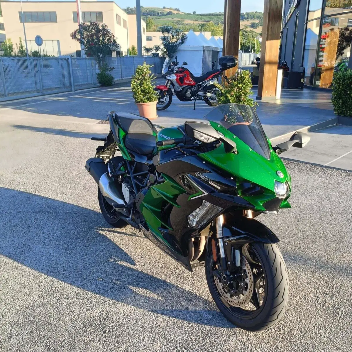 Kawasaki Ninja H2 SX SE (2022) (2)