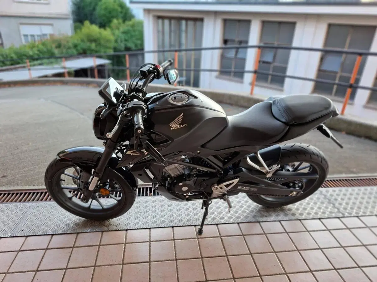 Honda CB 125 F (2026) (4)