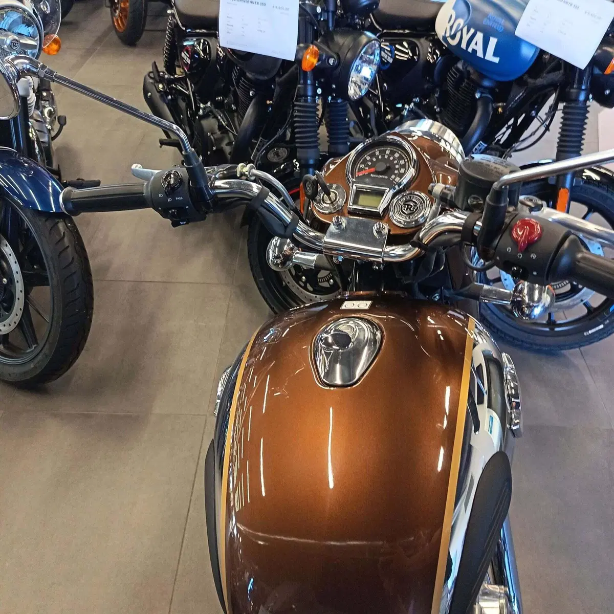Royal Enfield Classic 350 (2021 - 26) (7)