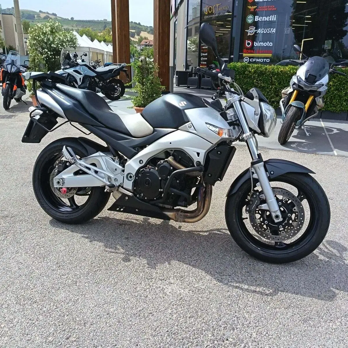Suzuki GSR 600 (2006 - 11) (3)