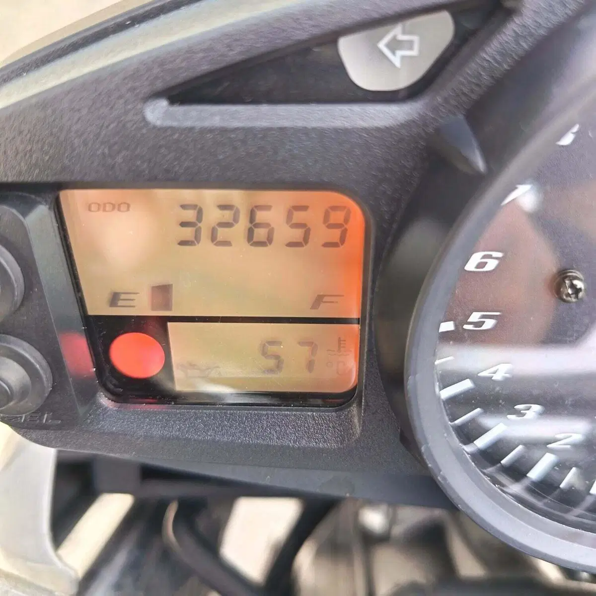 Suzuki GSR 600 (2006 - 11) (10)