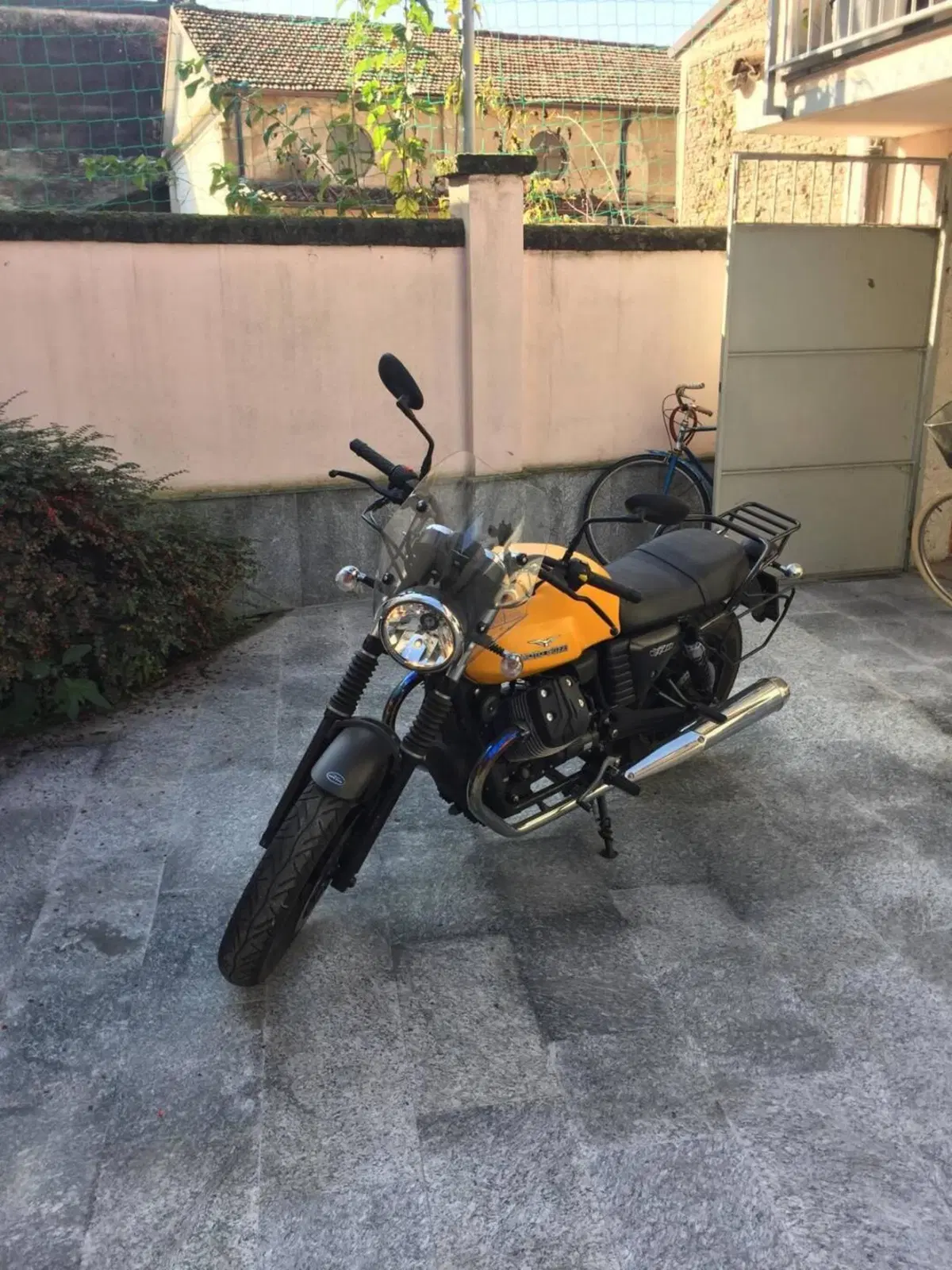 Moto Guzzi V7 II Stone (2015 - 17)
