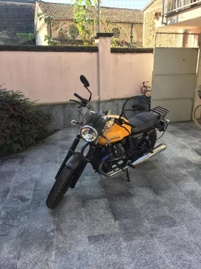 Moto Guzzi V7 II Stone (2015 - 17) usata