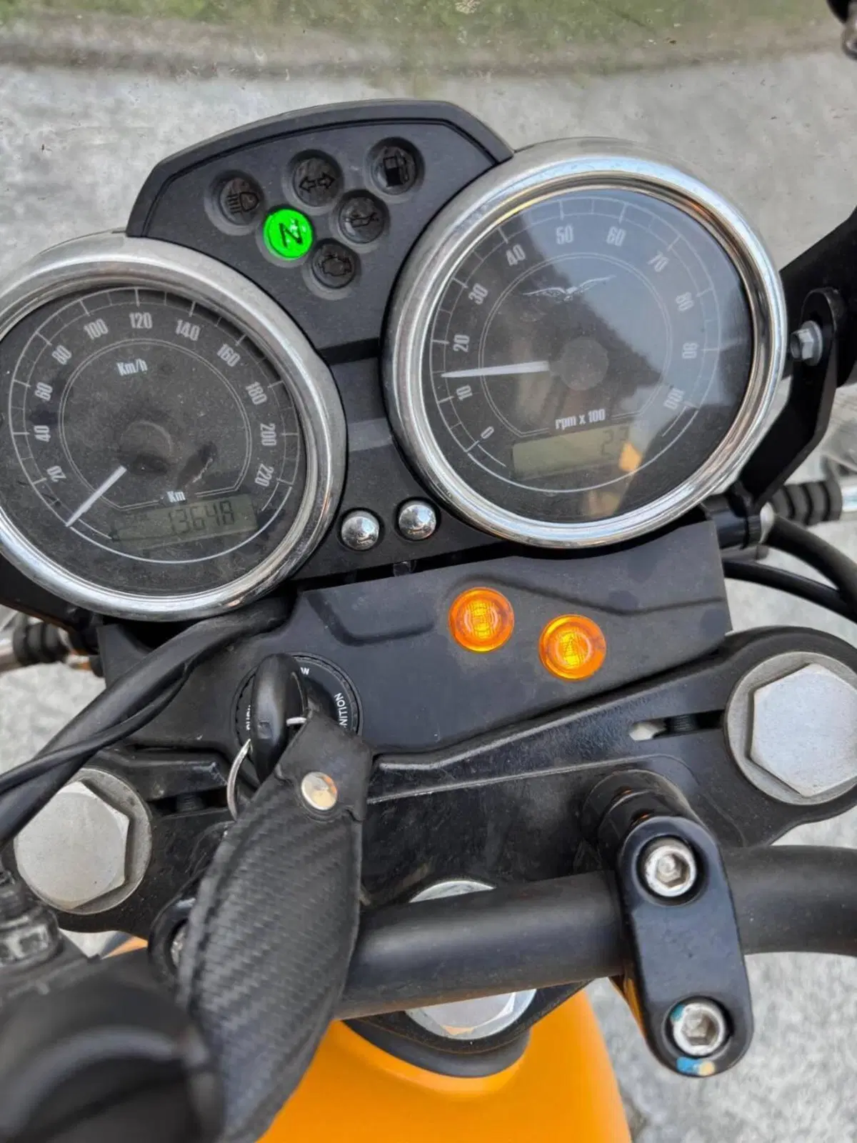 Moto Guzzi V7 II Stone (2015 - 17) (6)