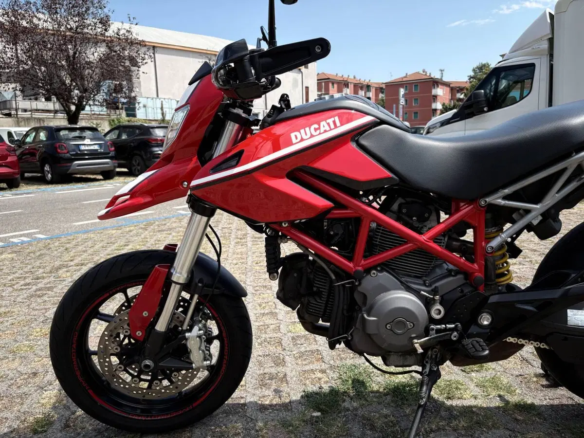 Ducati Hypermotard 796 (2012) (4)