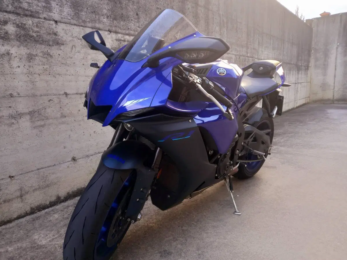 Yamaha YZF R1 (2020 - 25) (2)