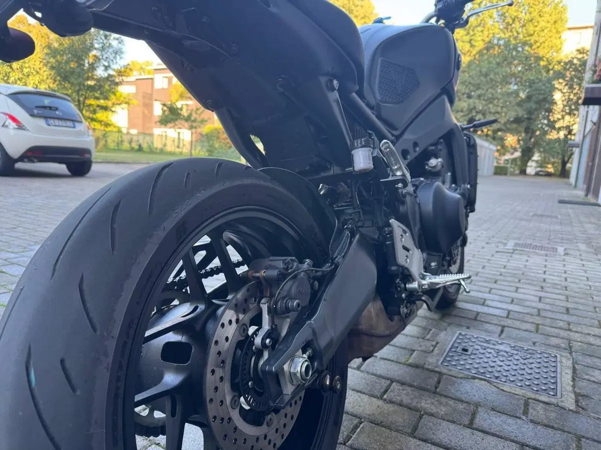 Yamaha MT-09 (2021 - 23) (7)