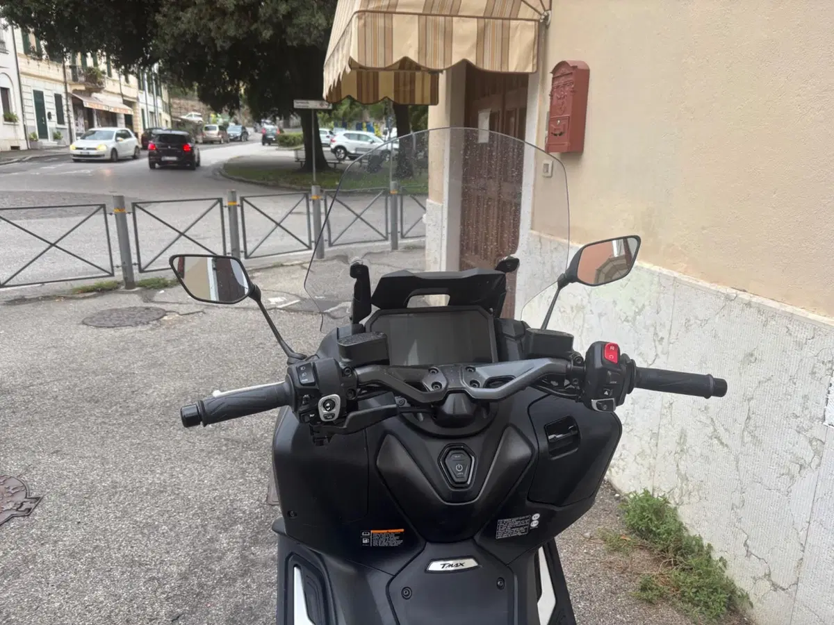 Yamaha T-Max 560 (2025 - 26) (5)