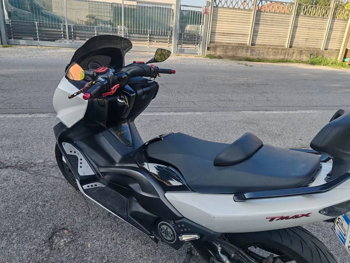 Yamaha T-Max 500 White Max (2010 - 11) (2)