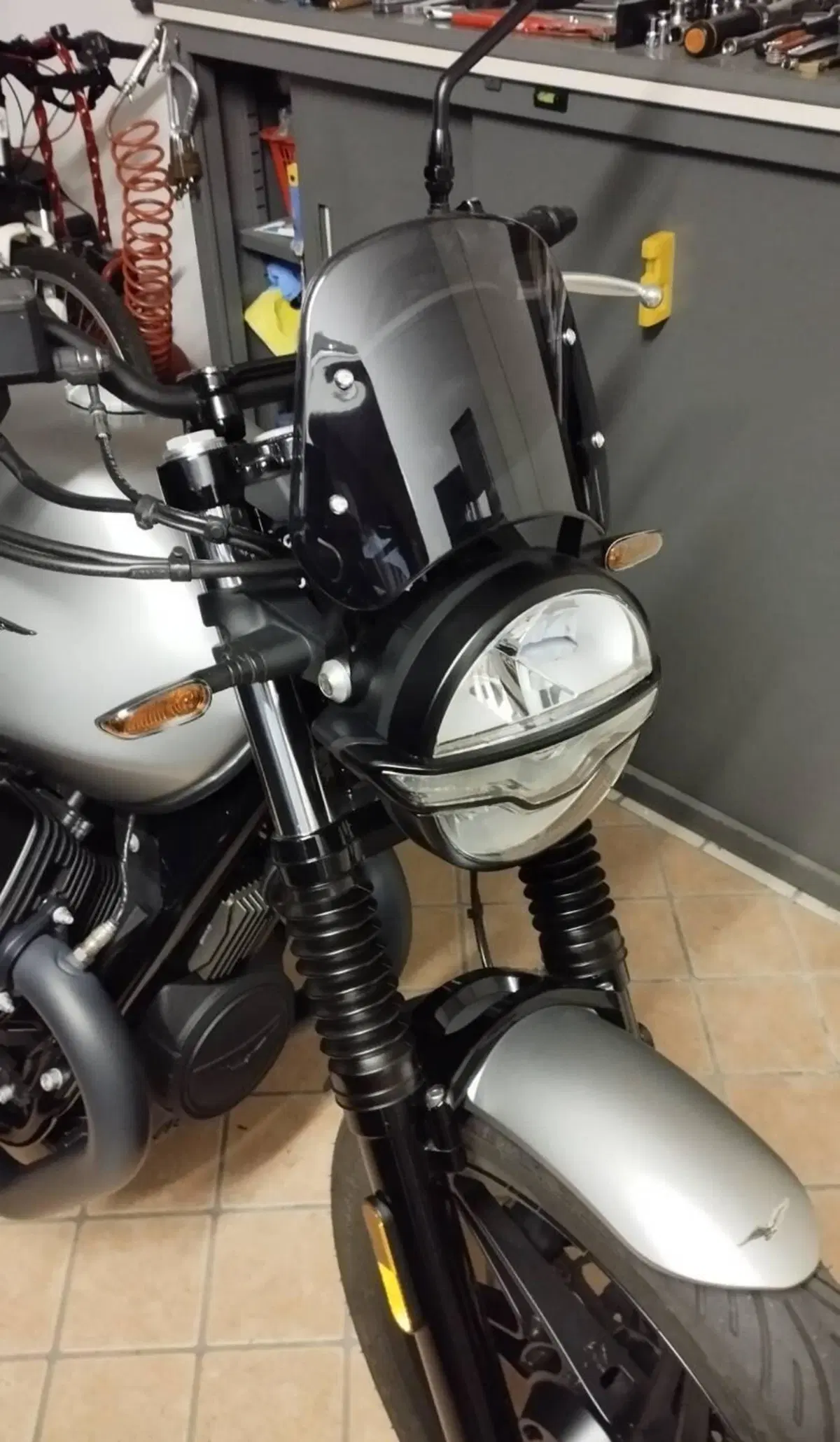 Moto Guzzi V7 Stone (2021 - 24) (3)