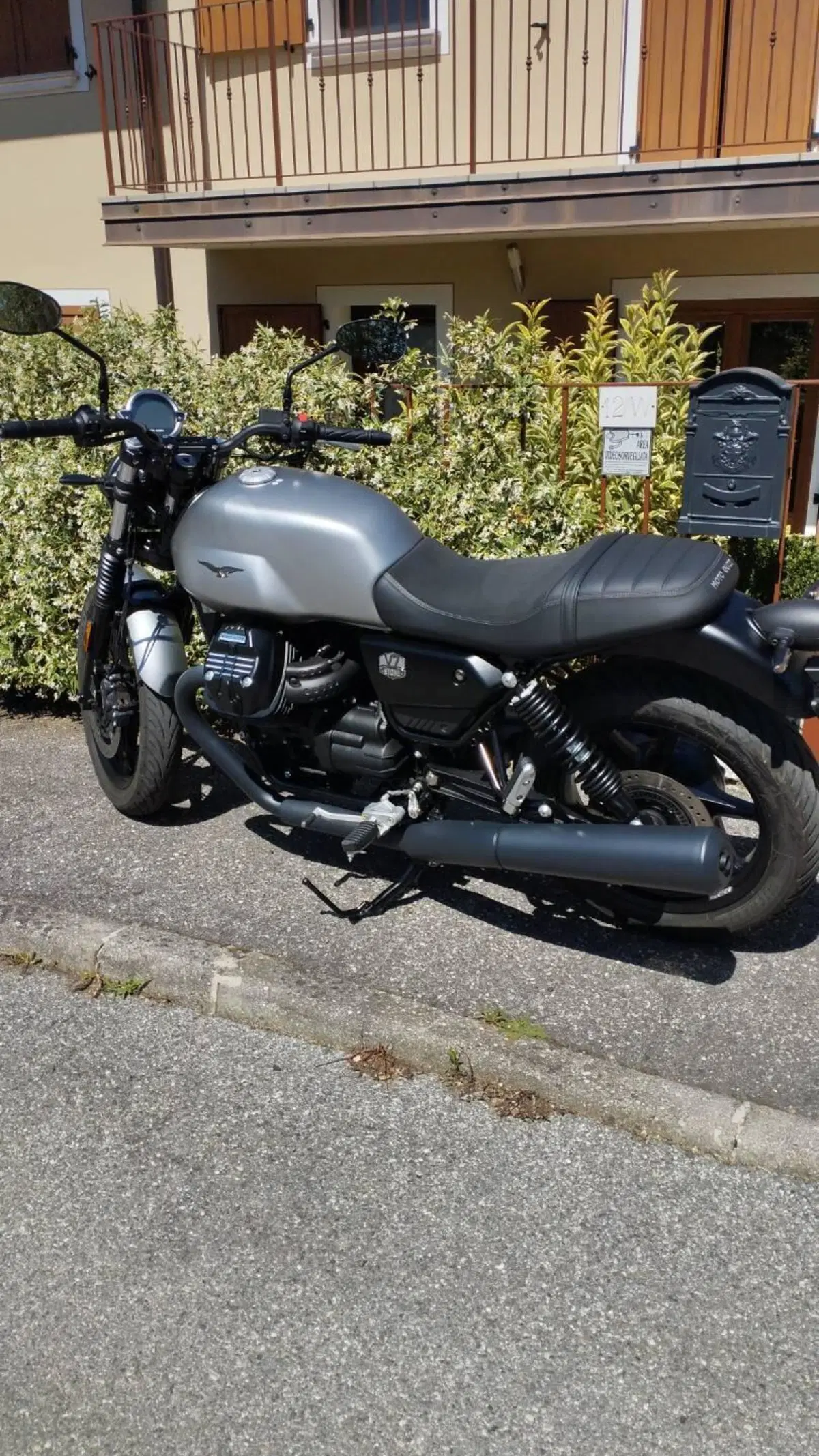Moto Guzzi V7 Stone (2021 - 24) (5)