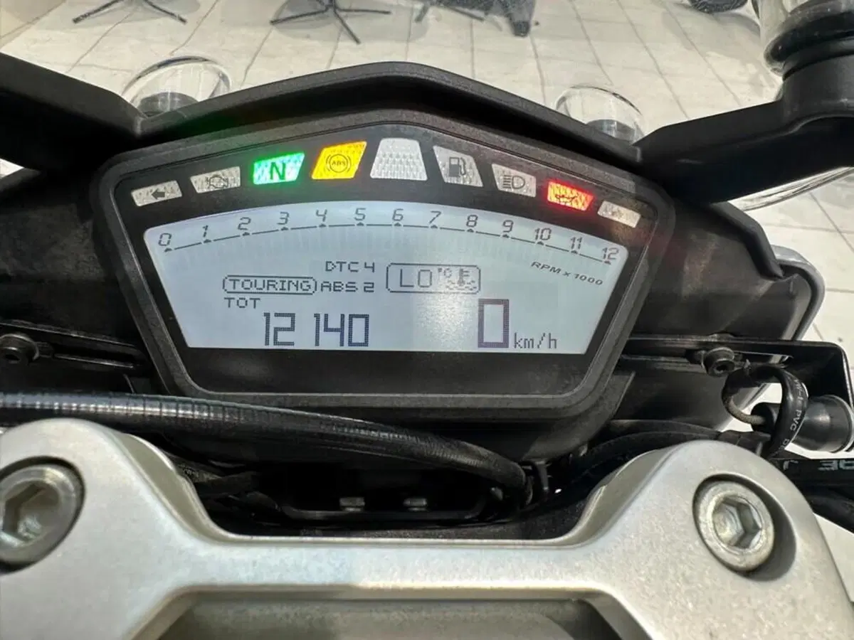 Ducati Hyperstrada 821 (2013 - 15) (4)