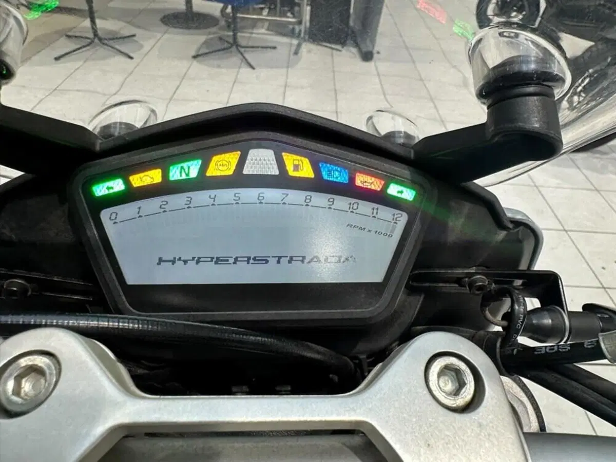 Ducati Hyperstrada 821 (2013 - 15) (8)