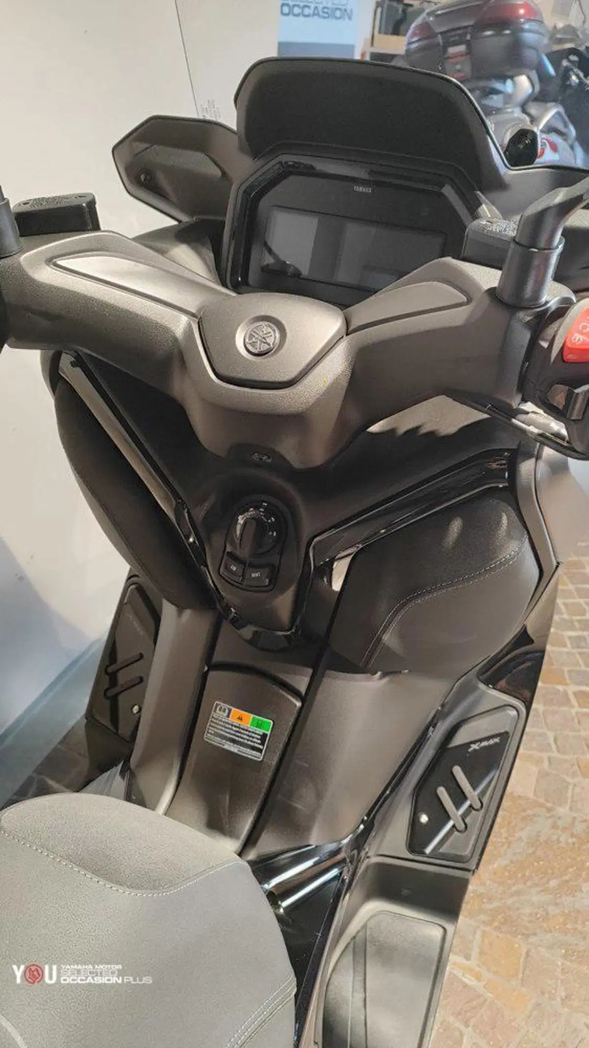Yamaha X-Max 300 Tech Max (2025 - 26) (5)