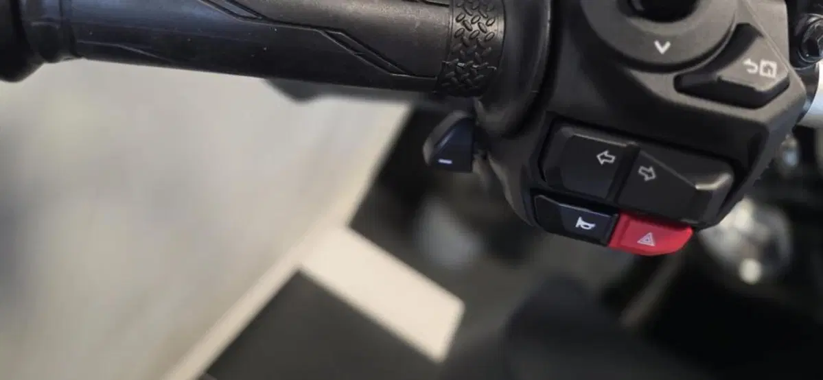 Yamaha MT-07 Y-AMT (2025 - 26) (6)